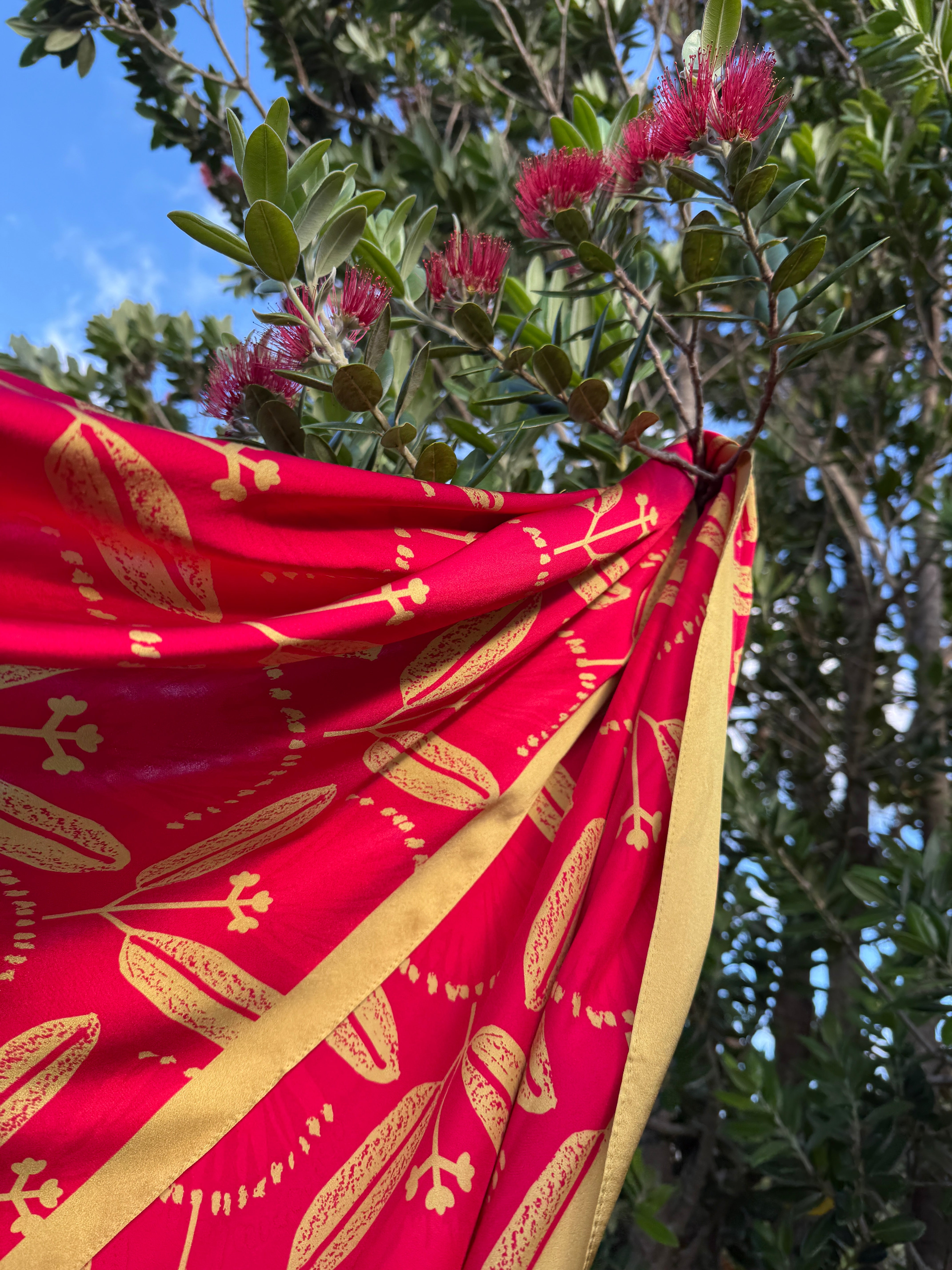 Pōhutukawa Scarf-Red & Gold