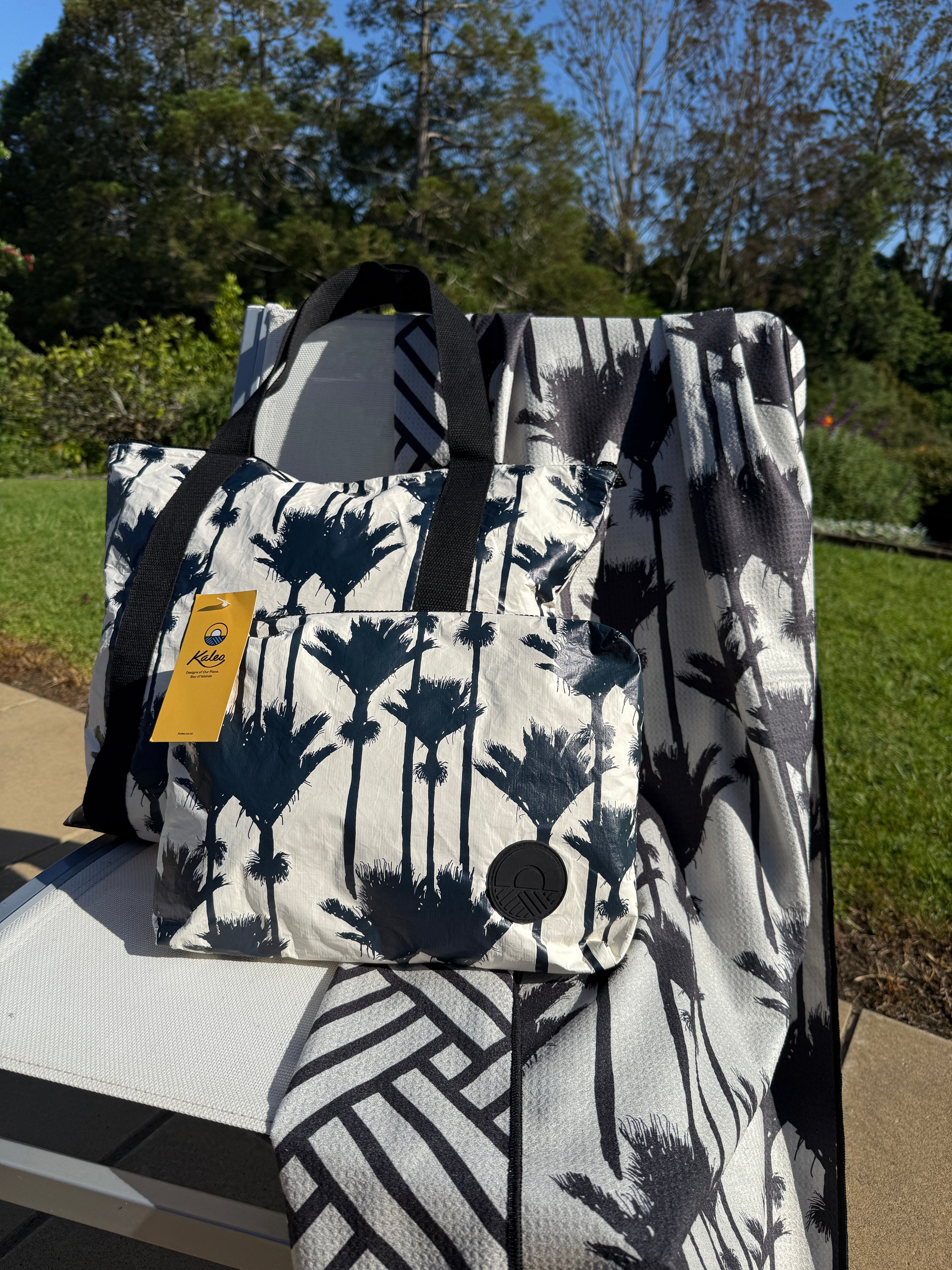 Nikau Beach Towel with magnets