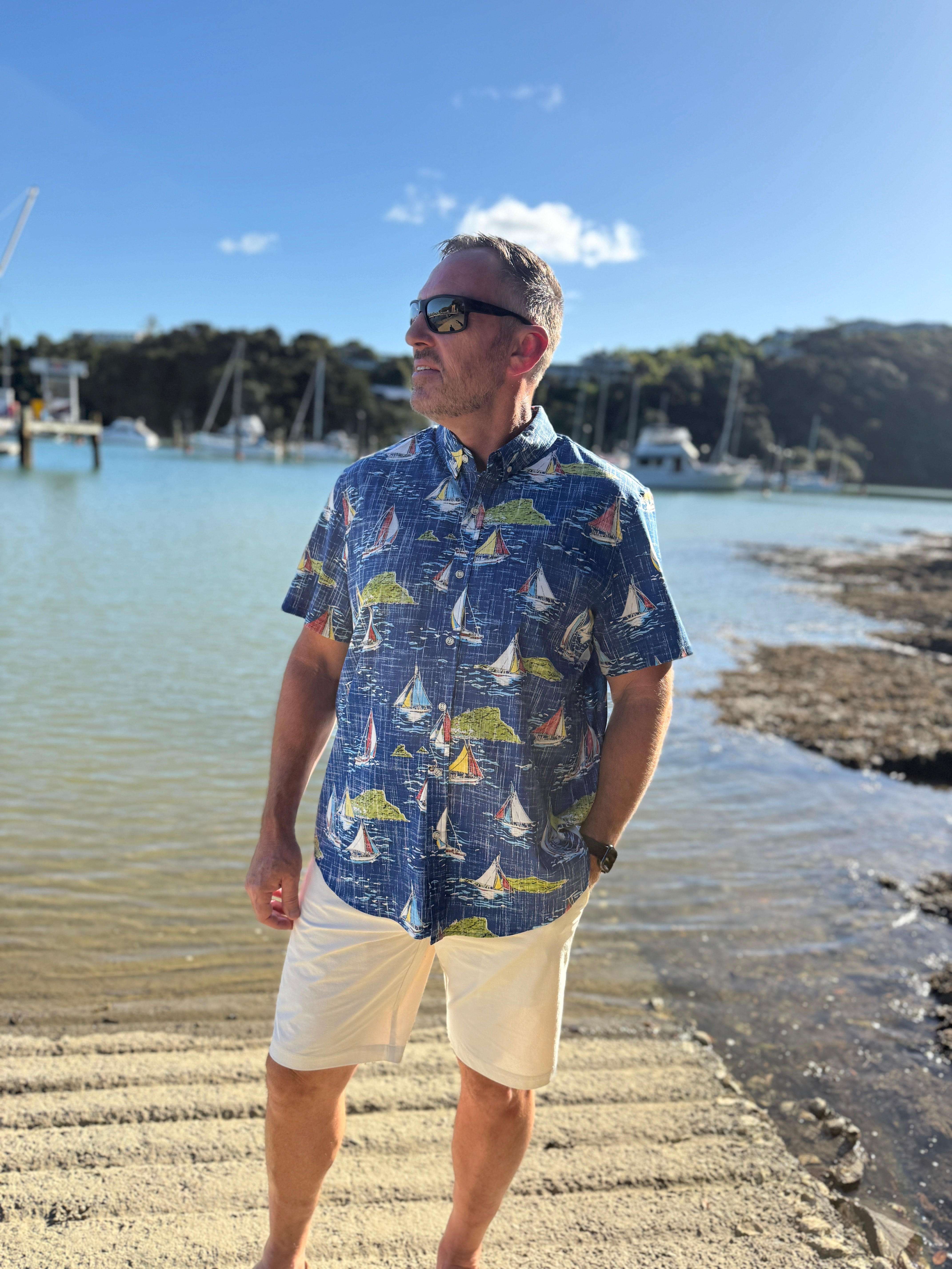 Sail the Bay Kiwi Classic Mens SS Shirt.