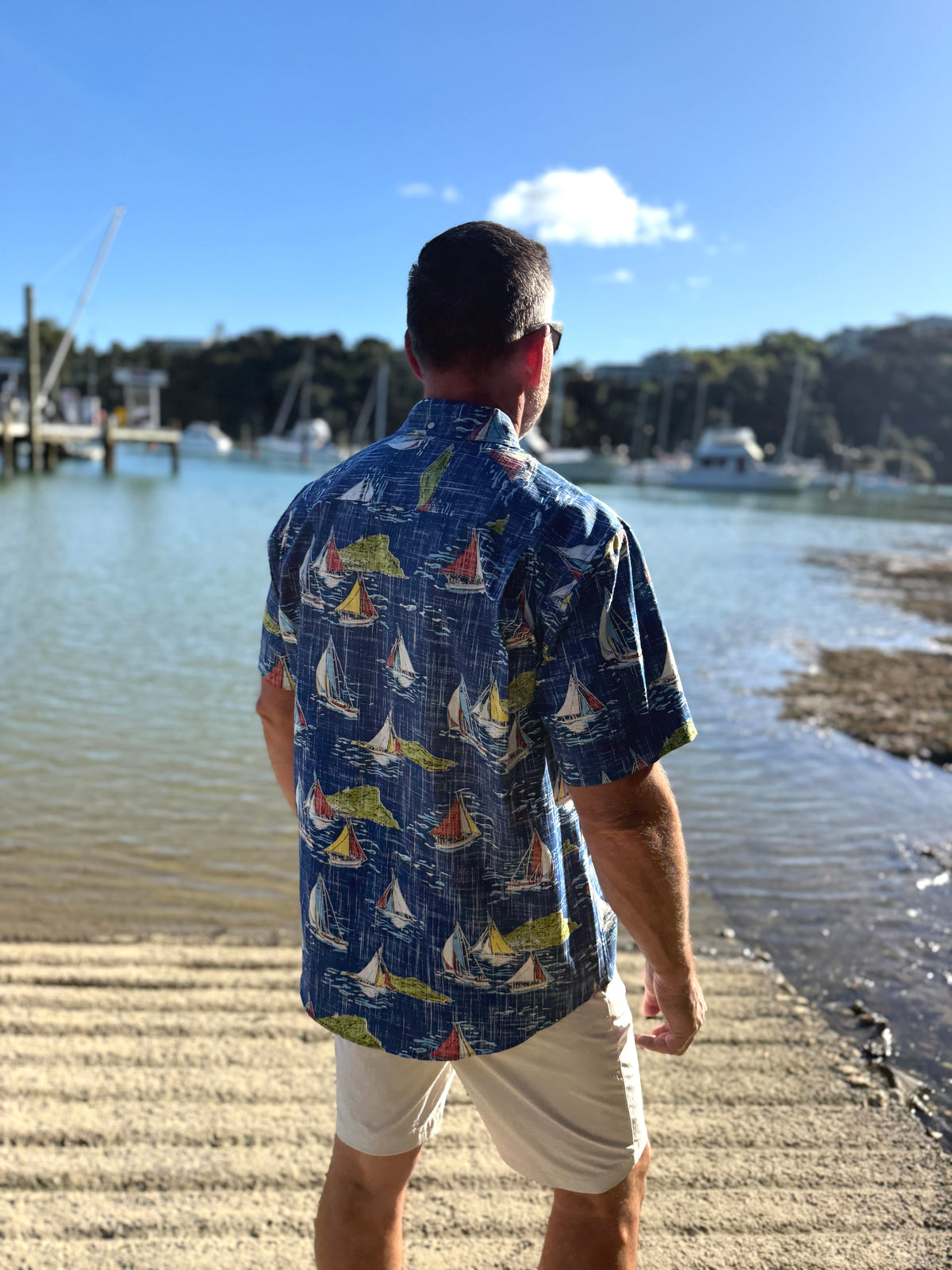 Sail the Bay Kiwi Classic Mens Short Sleeve Shirt.