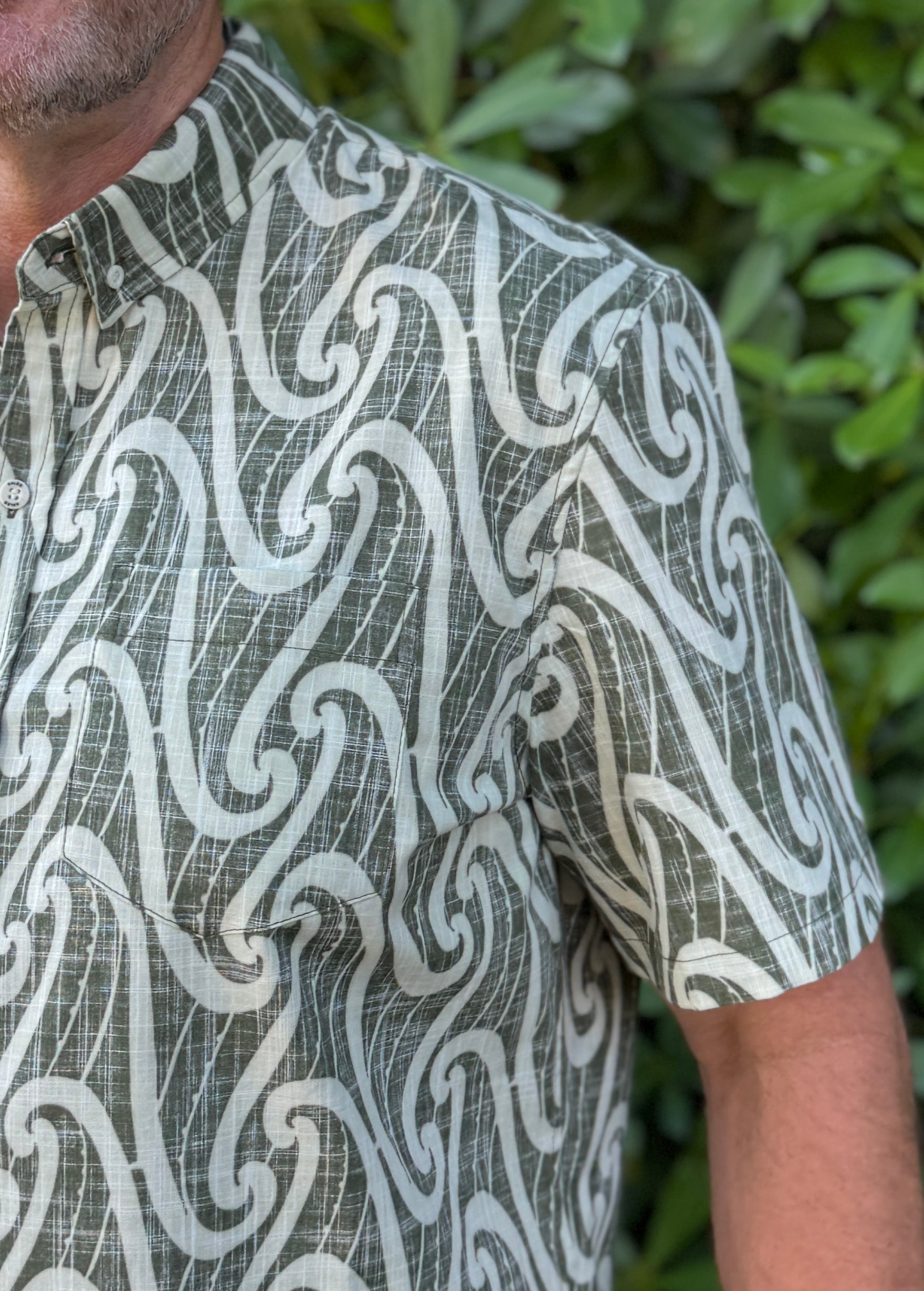 Pūhoro Kiwi Classic Mens Short Sleeve Shirt.