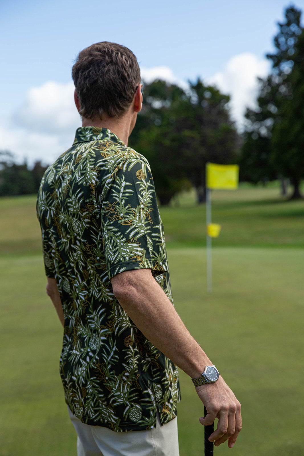 Kauri Men’s Golf Polo in deep green with native kauri design. NZ golf shirt made from breathable, moisture-wicking fabric for all-day comfort.