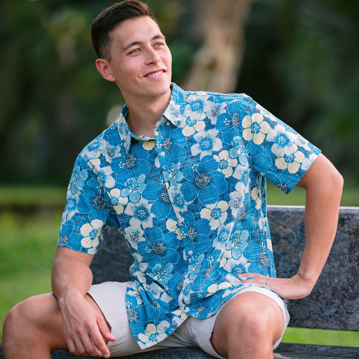 NZ Hibiscus (Puarangi) Kiwi Classic men's short sleeve shirt with a bold blue floral print of native hibiscus flowers.