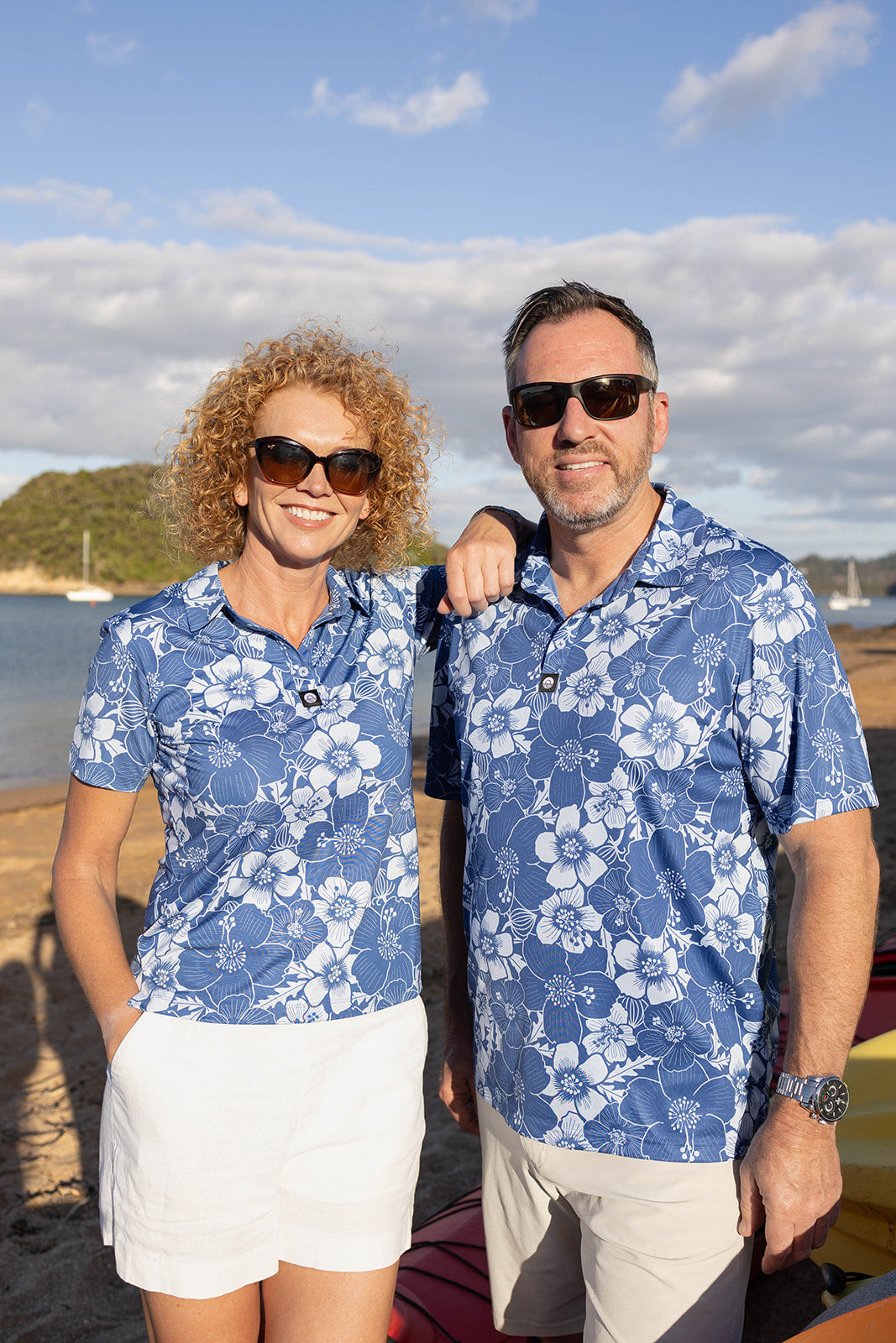 Women’s New Zealand hibiscus golf polo shirt in blue and white floral print. Lightweight, breathable, and moisture-wicking performance fabric – ideal for summer golf, resort wear, or casual coastal style.