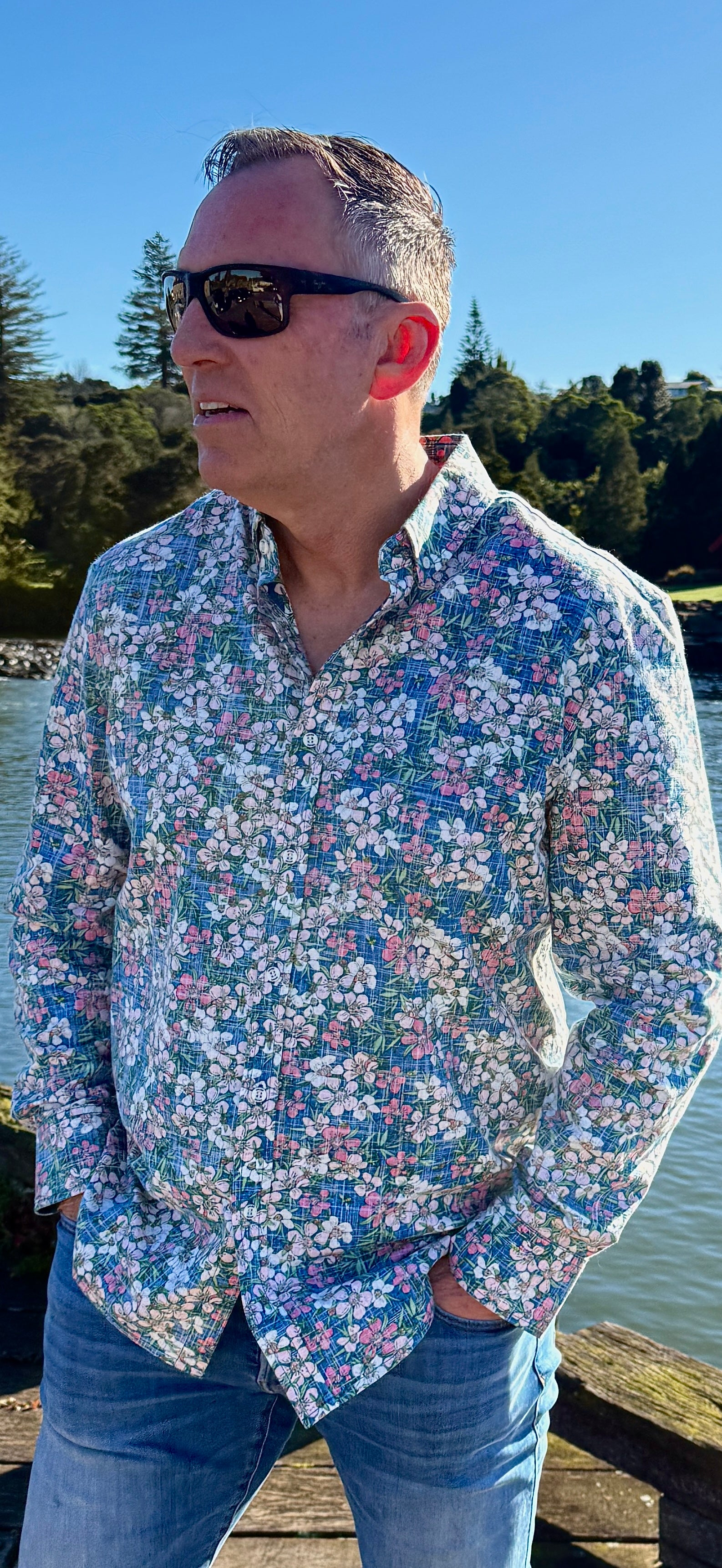 Men’s long sleeve shirt New Zealand – Kiwi Classic style with Manuka flower print, wrinkle-free smart casual menswear by Kaleo