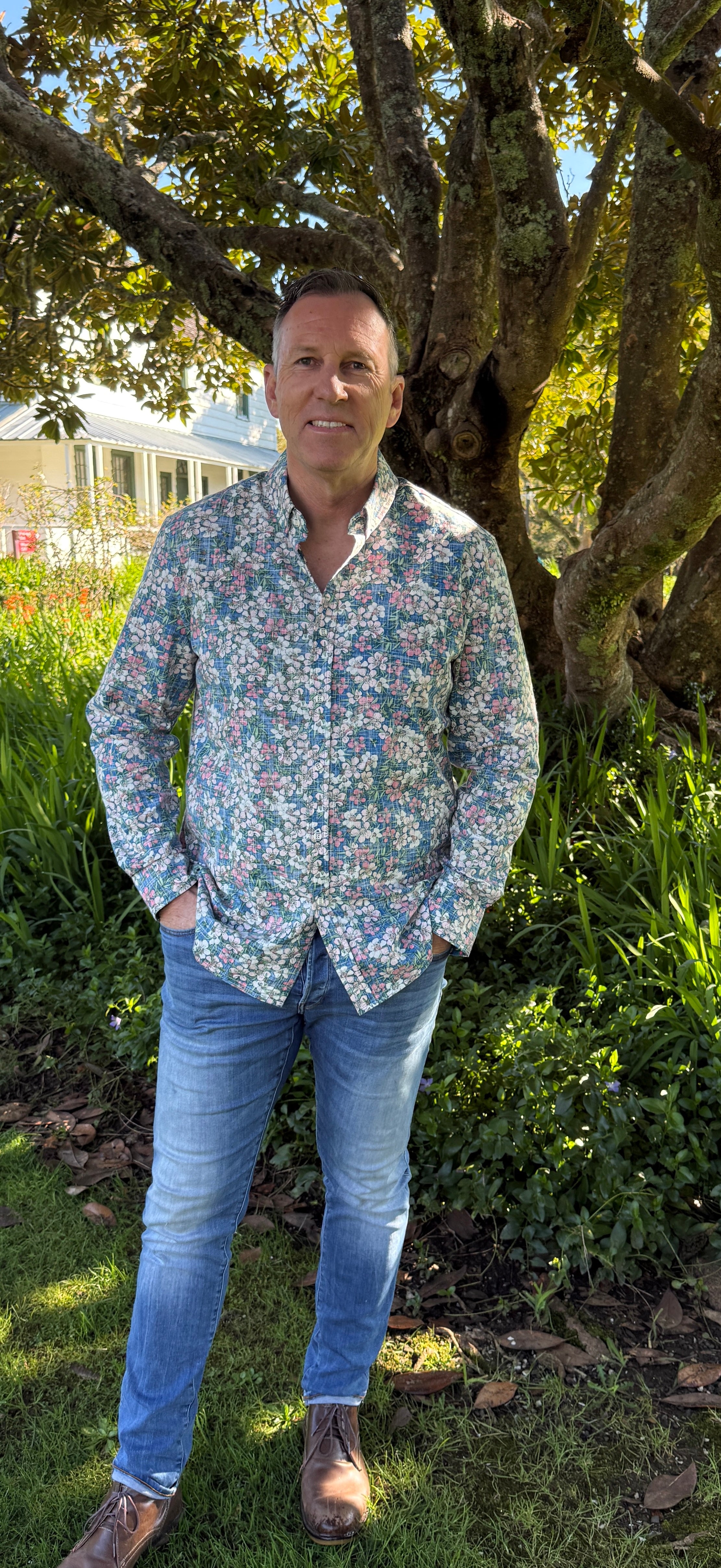 Men’s long sleeve shirt New Zealand – Kiwi Classic style with Manuka flower print, wrinkle-free smart casual menswear by Kaleo