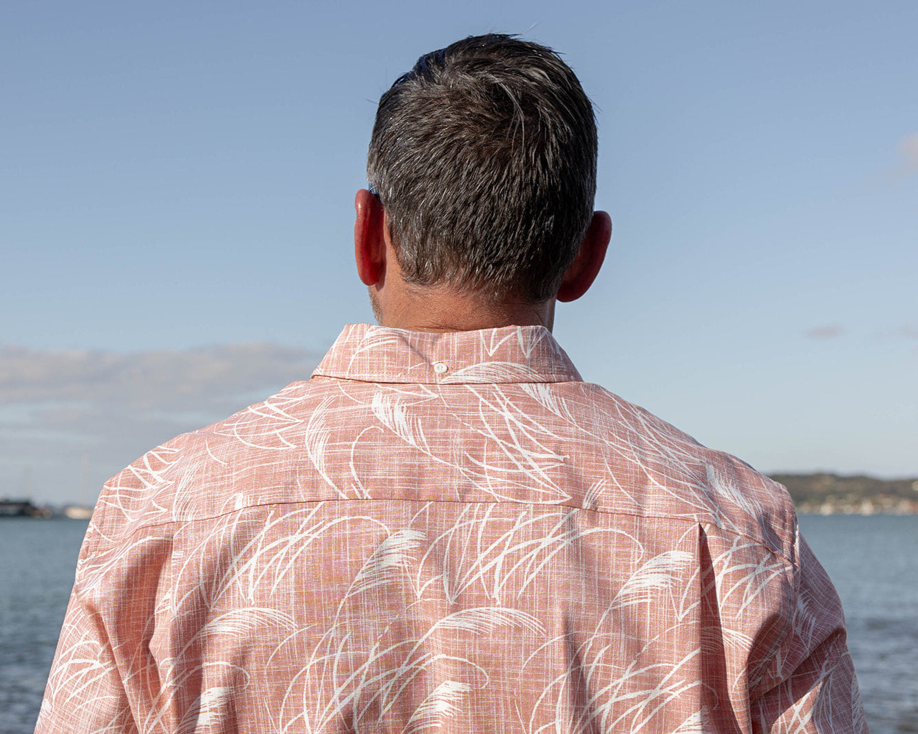 Mens Kiwi Classic short sleeve shirt in coral Toe Toe print – lightweight breathable button-up inspired by New Zealand native grasses, perfect for summer casual wear.