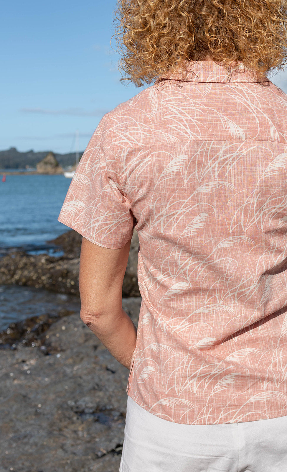 Womens short sleeve Kiwi Classic shirt in soft pink Toe Toe print – lightweight button-up summer shirt inspired by New Zealand native grasses, perfect for casual coastal style