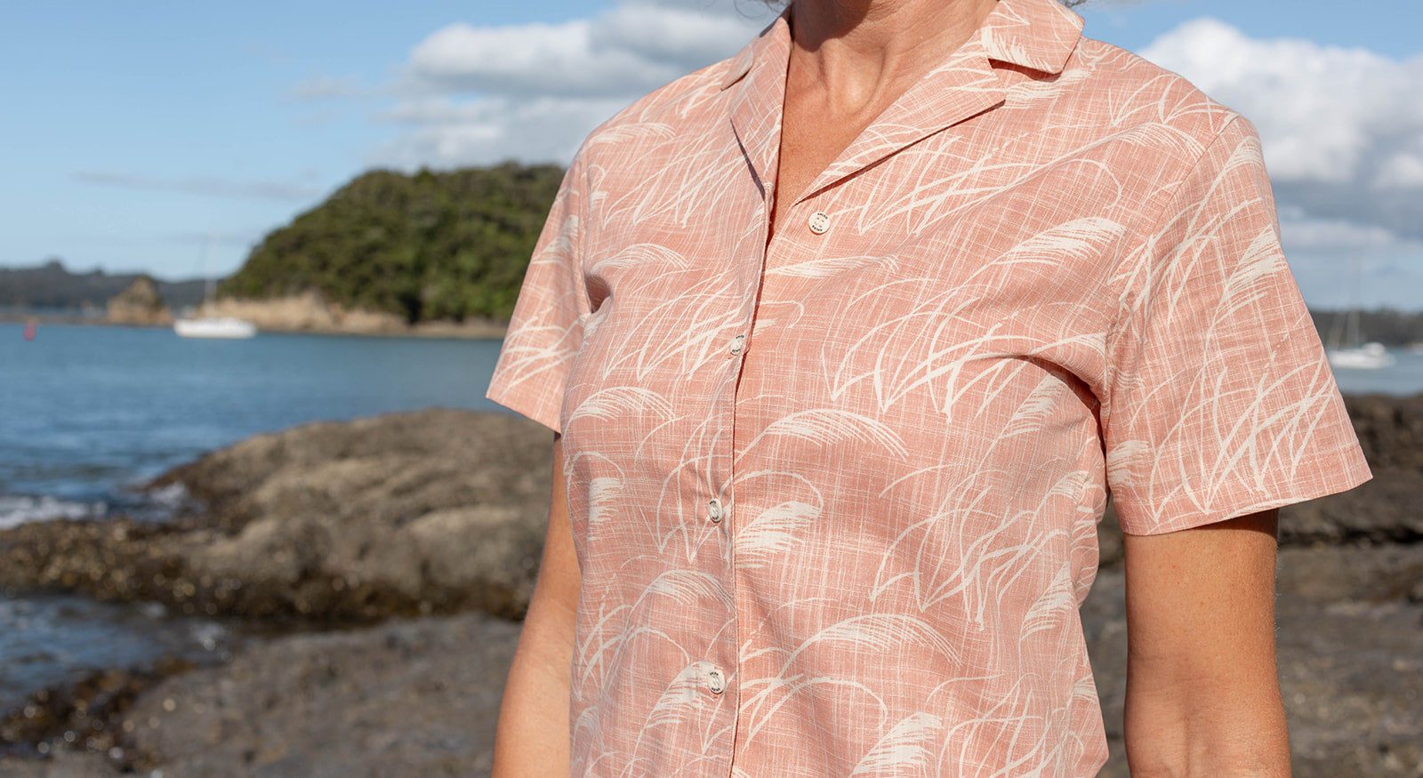 Womens short sleeve Kiwi Classic shirt in soft pink Toe Toe print – lightweight button-up summer shirt inspired by New Zealand native grasses, perfect for casual coastal style