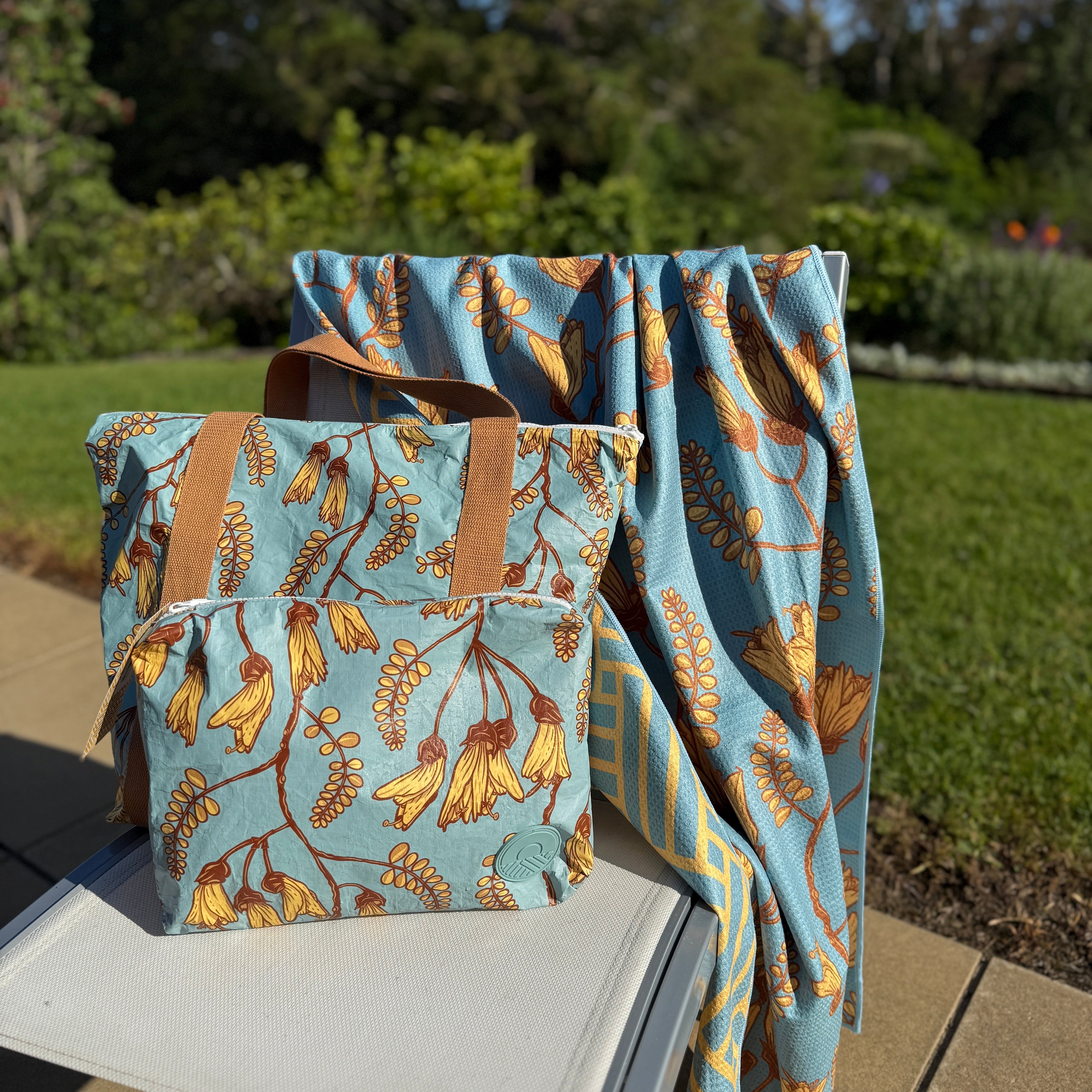 Kōwhai Beach Towel with magnets