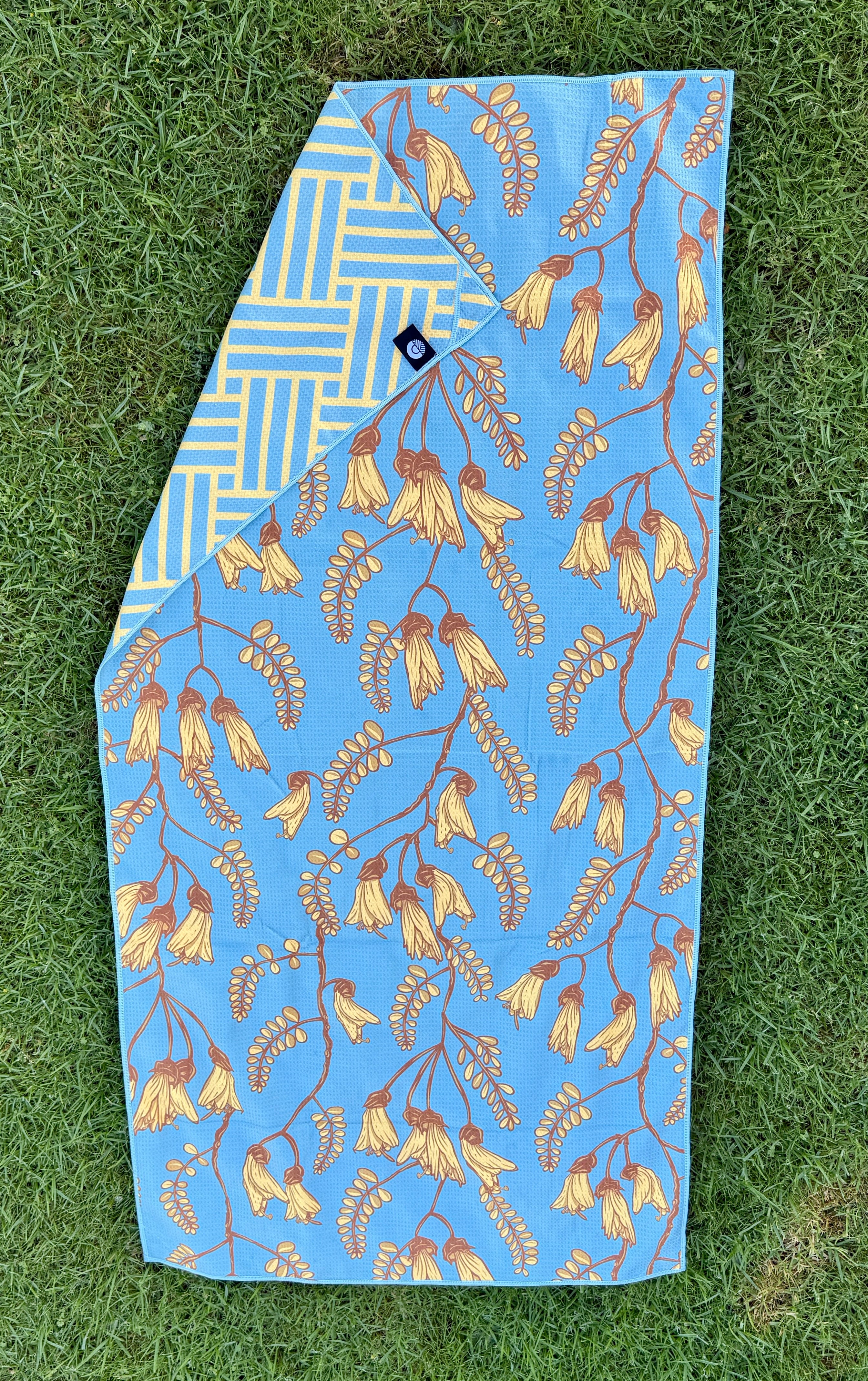 Kōwhai Beach Towel with magnets