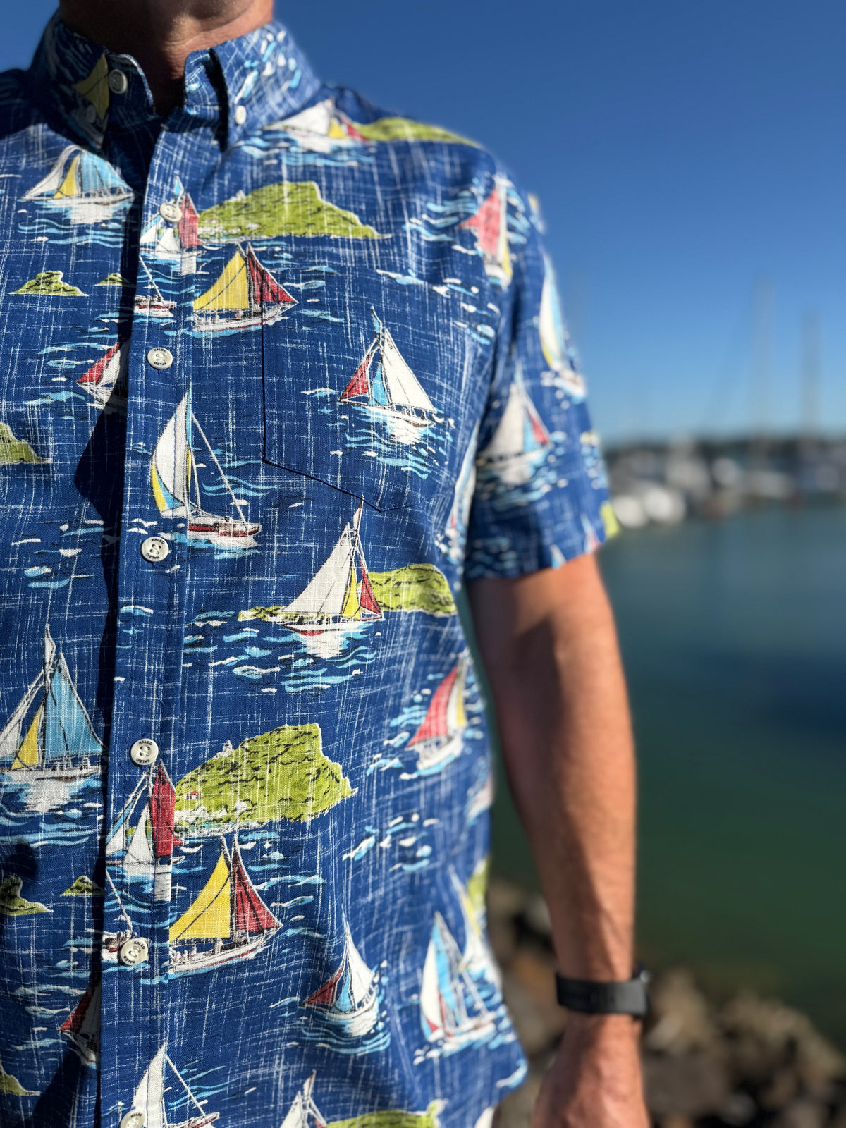 Sail the Bay Kiwi Classic Mens Short Sleeve Shirt.