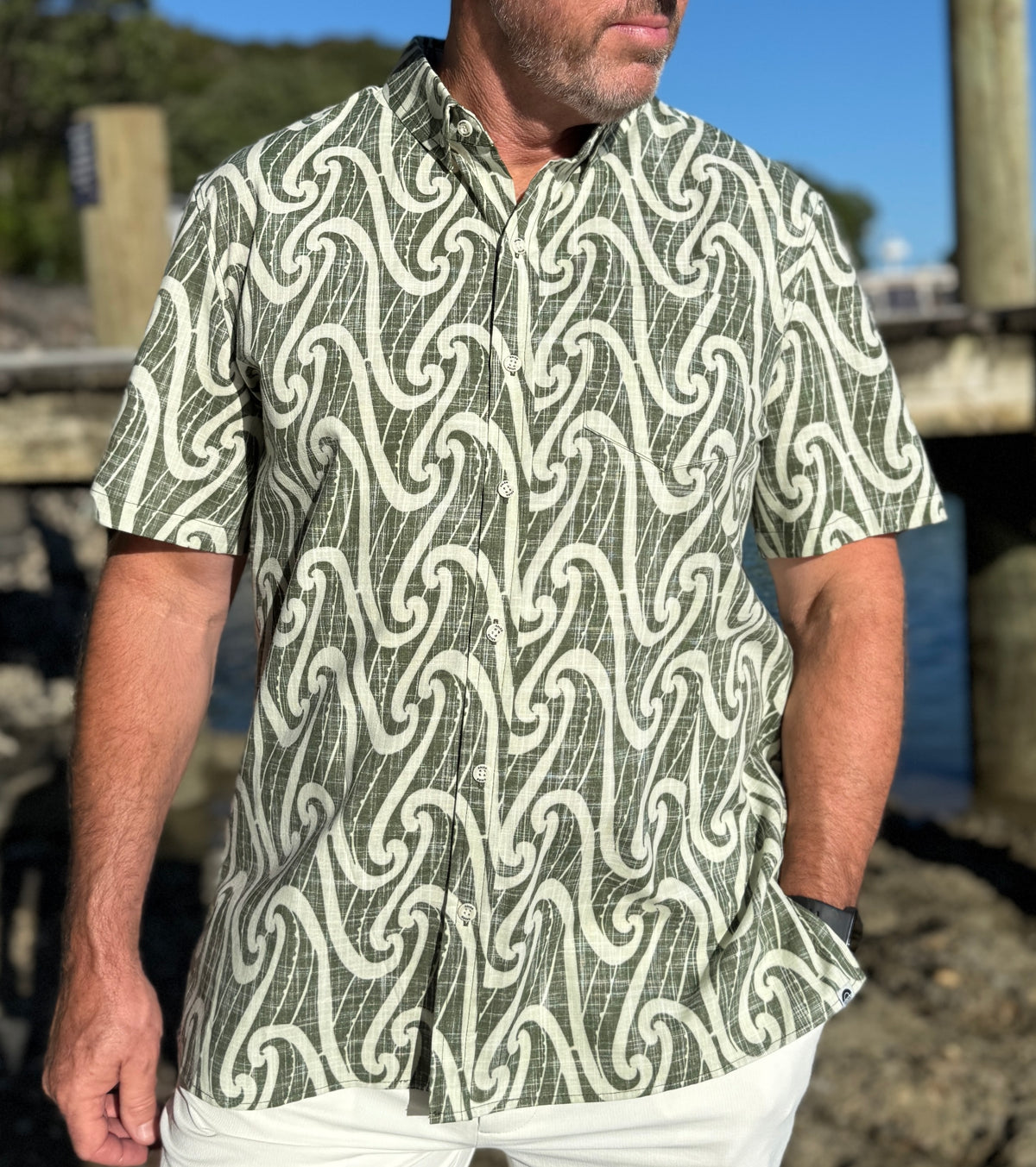 Pūhoro Kiwi Classic Mens Short Sleeve Shirt.