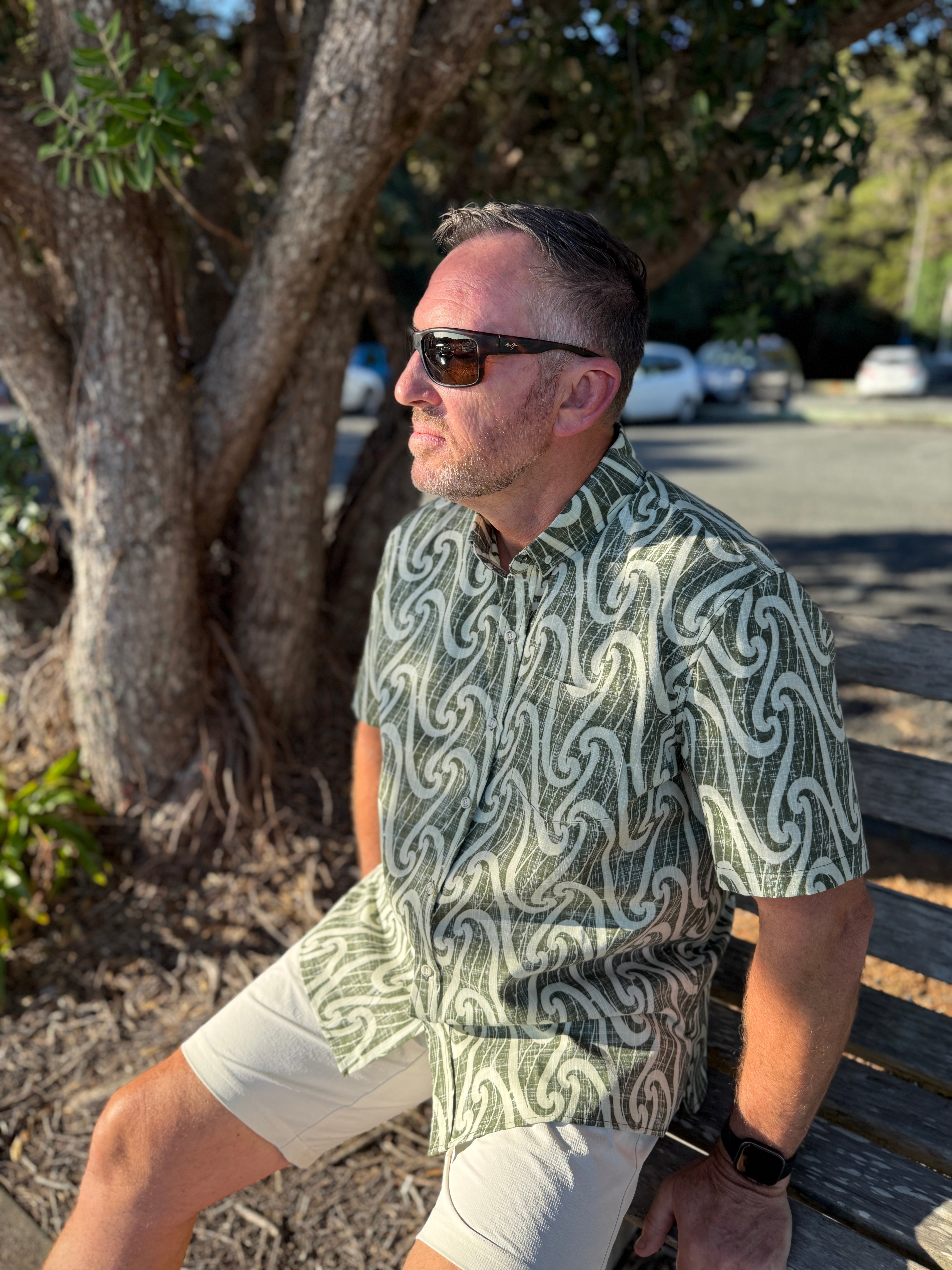 Pūhoro Kiwi Classic Mens Short Sleeve Shirt.