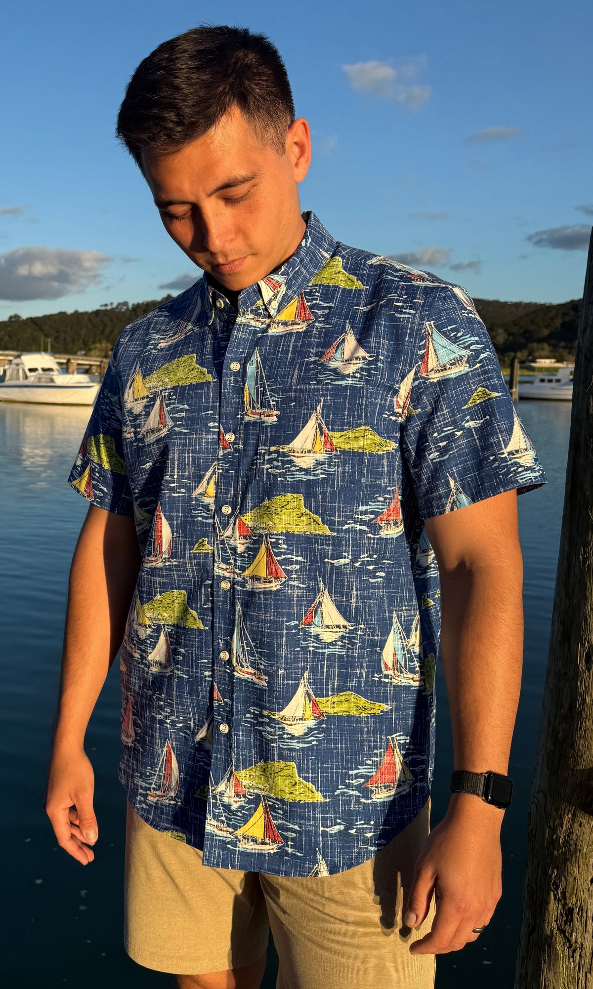 Sail the Bay Kiwi Classic Mens Short Sleeve Shirt.