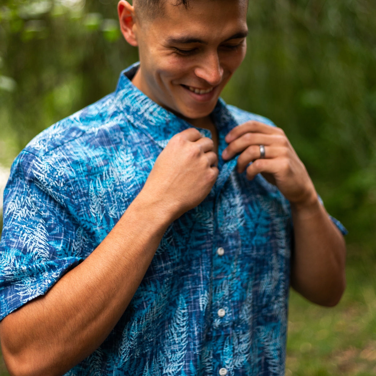 Men’s short sleeve shirt New Zealand – Kiwi Classic Blue Silver Fern print, NZ-designed smart casual menswear by Kaleo; premium wrinkle-free, easy-care style.