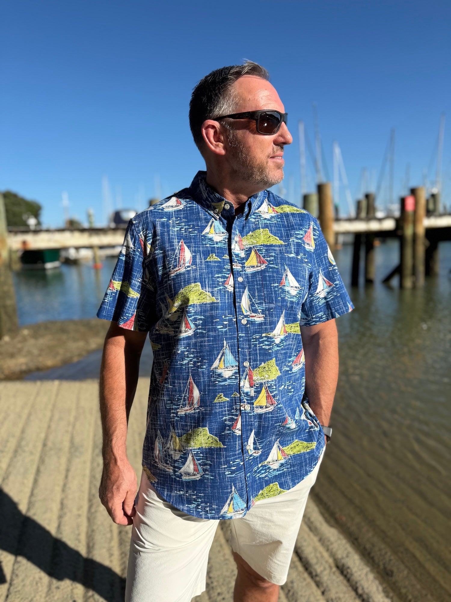 Sail the Bay Kiwi Classic Mens Short Sleeve Shirt.