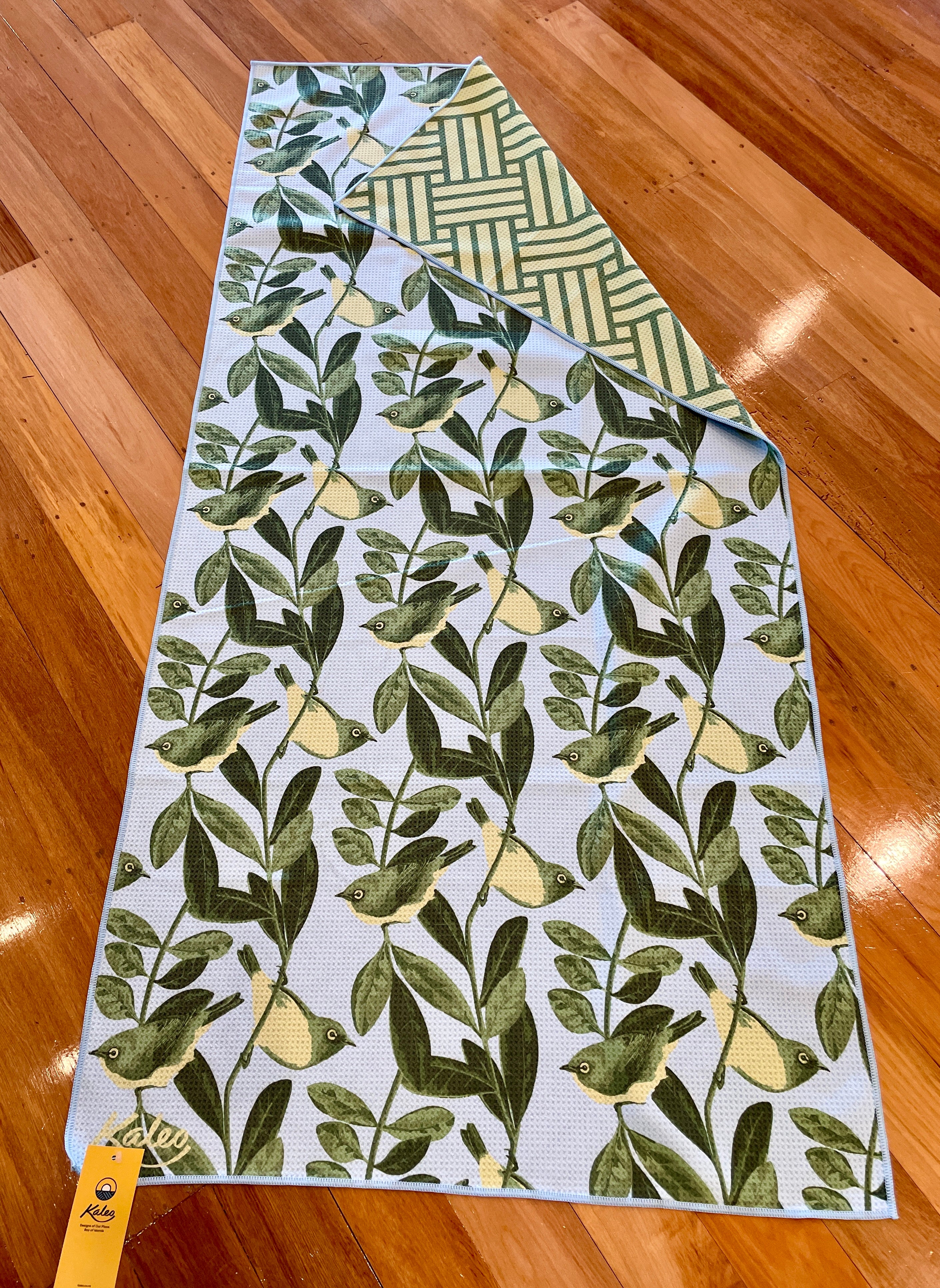 Blue Tauhou beach towel featuring native NZ silvereye bird and foliage design – absorbent quick-dry towel by Kaleo