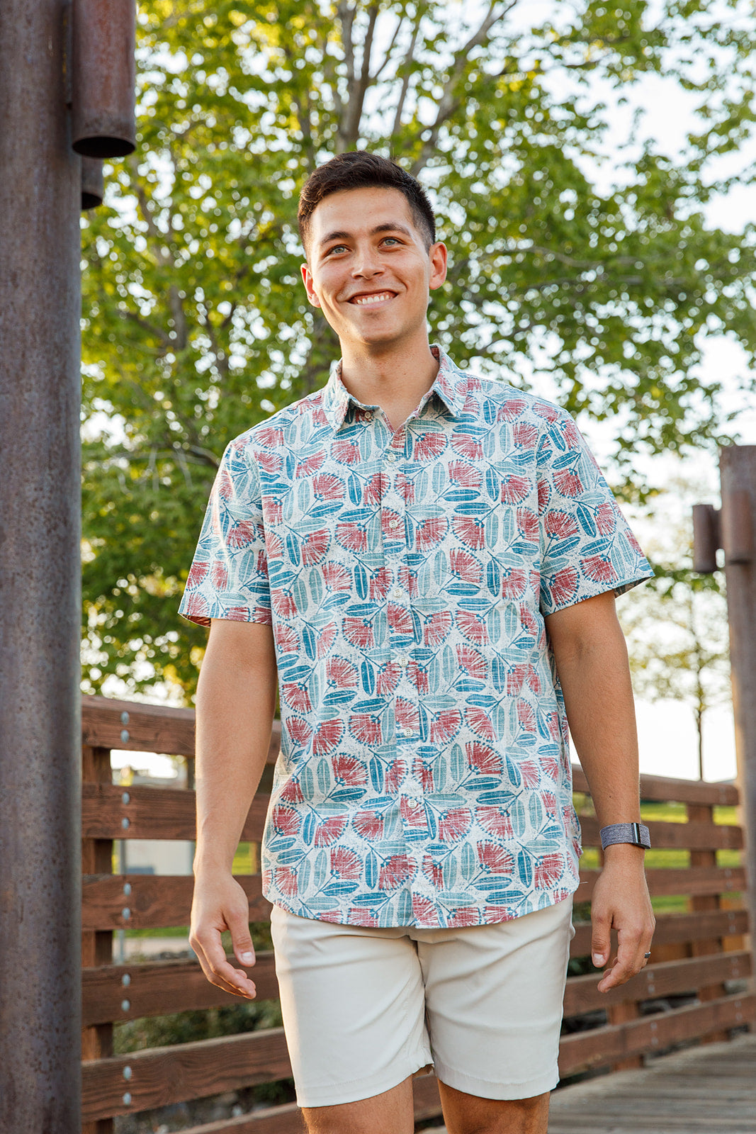 Kaleo Pohutukawa in Bloom men’s Kiwi Classic short sleeve shirt, featuring red and green pohutukawa floral print, New Zealand summer fashion.Kaleo Pohutukawa in Bloom men’s Kiwi Classic short sleeve shirt, featuring red and green pohutukawa floral print, New Zealand summer fashion.