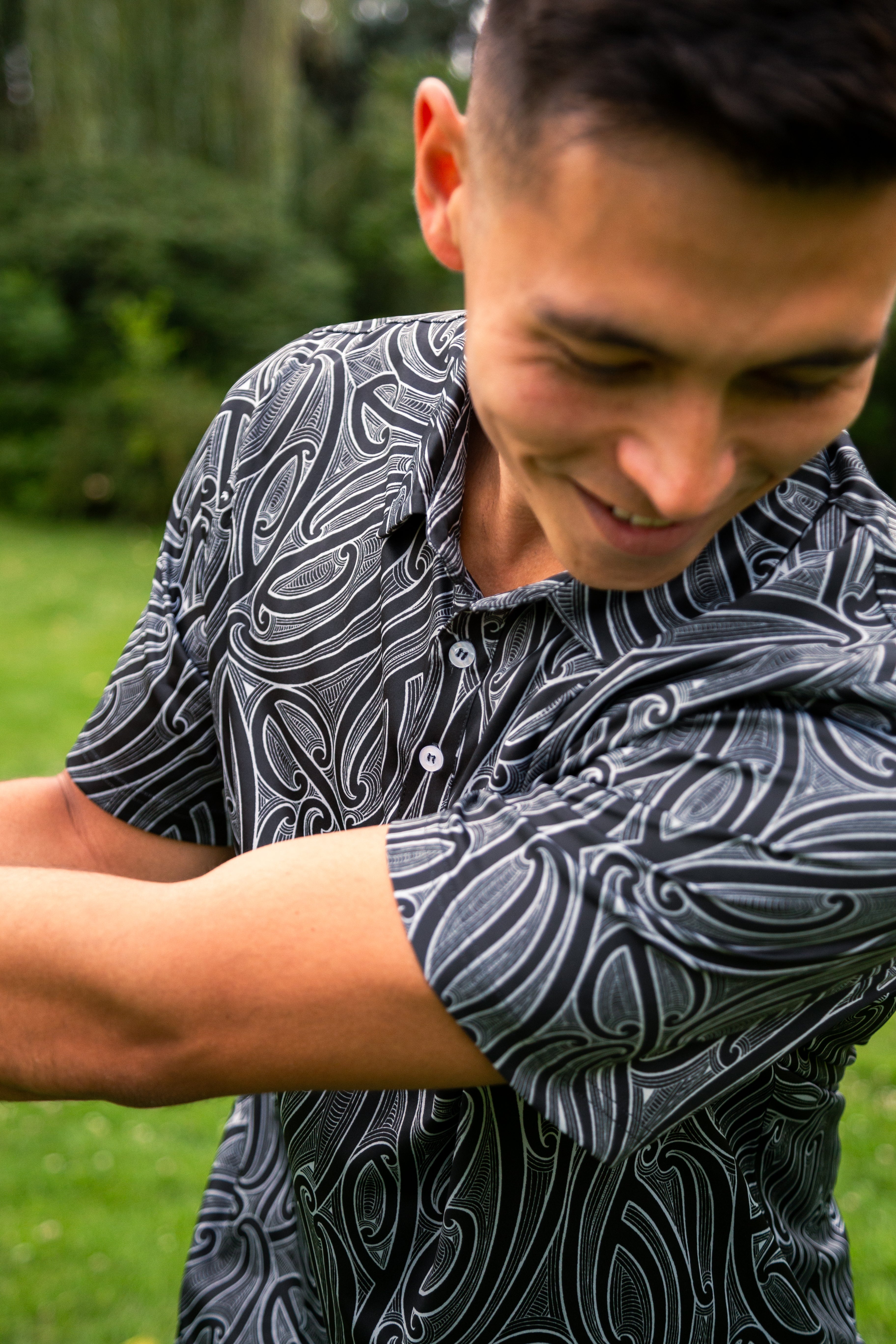 Men’s Kowhaiwhai golf polo shirt featuring bold black and white Māori-inspired design – premium performance golfwear from Kaleo New Zealand.