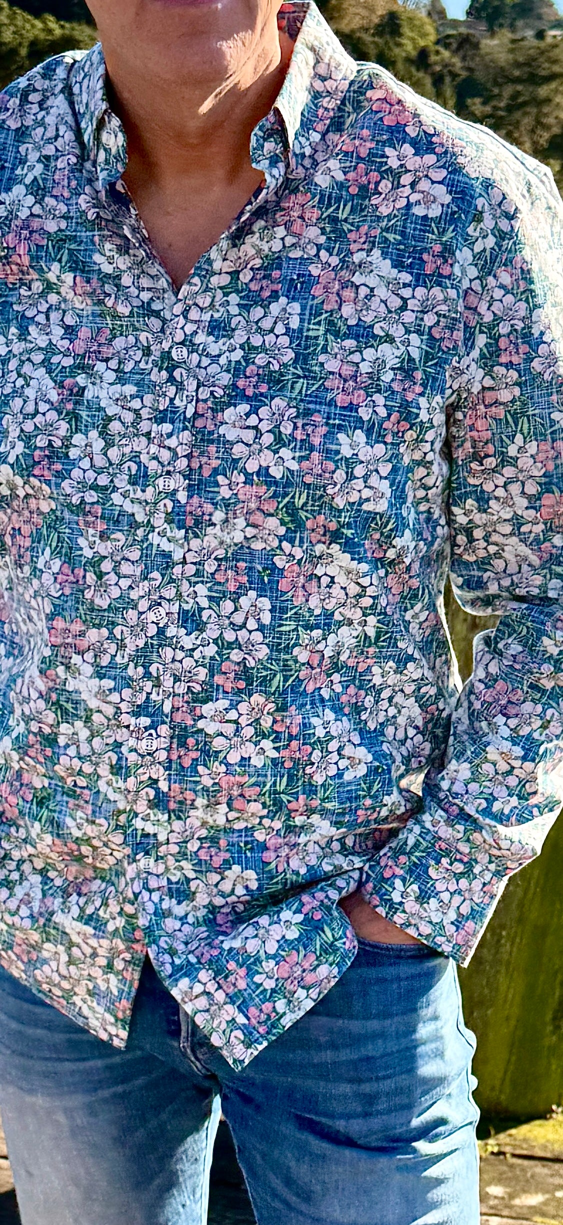 Men’s long sleeve shirt New Zealand – Kiwi Classic style with Manuka flower print, wrinkle-free smart casual menswear by Kaleo
