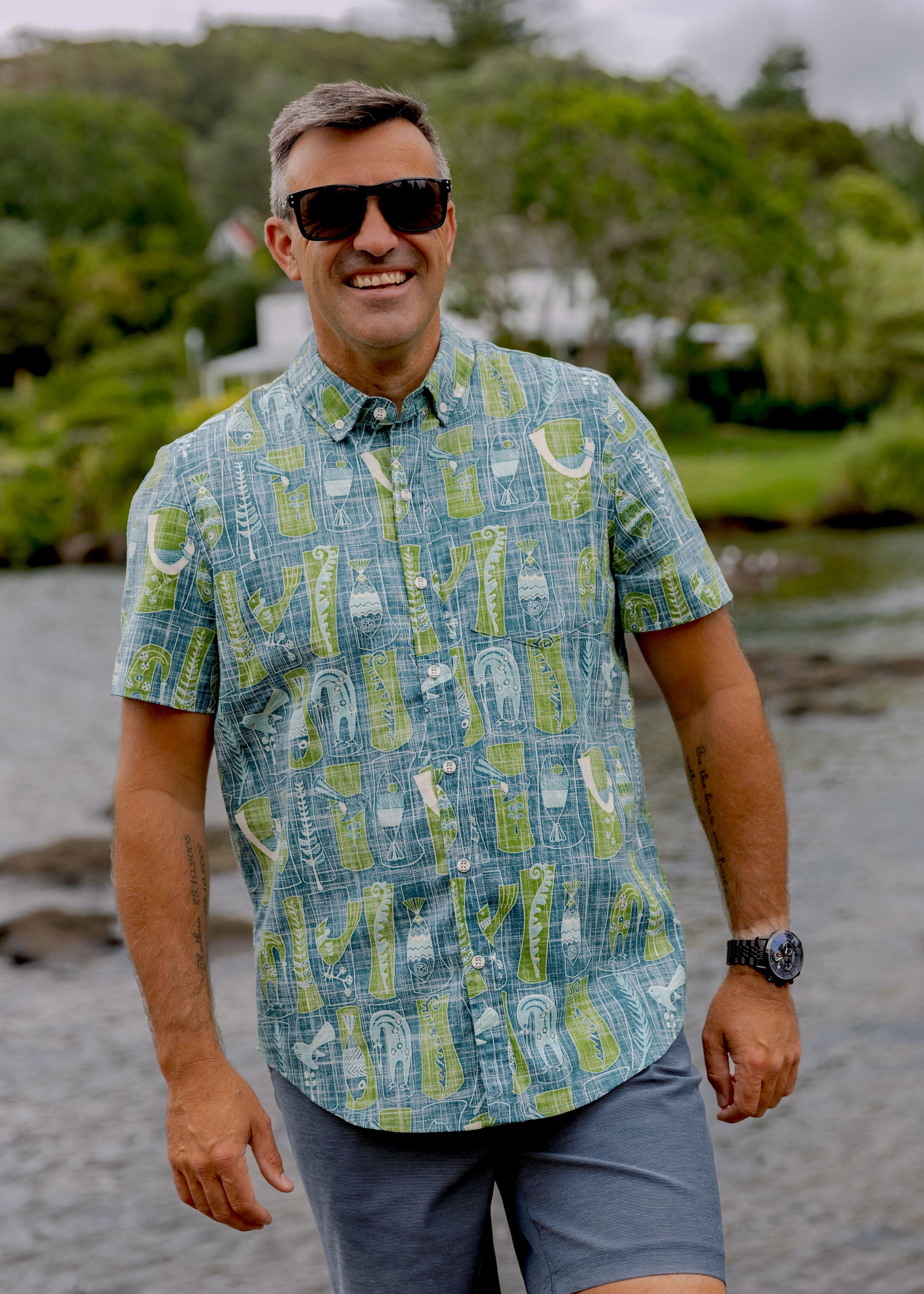 Men’s short sleeve shirt New Zealand – Mid-Century Kiwiana print, Kiwi Classic smart casual menswear with original NZ design by Kaleo