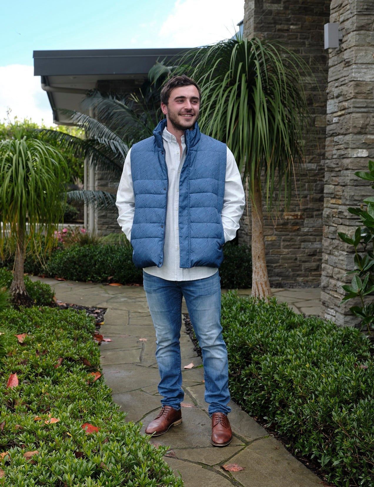 Men’s Pakati Puffer Vest in blue – lightweight winter outerwear by Kaleo for casual New Zealand men’s fashion