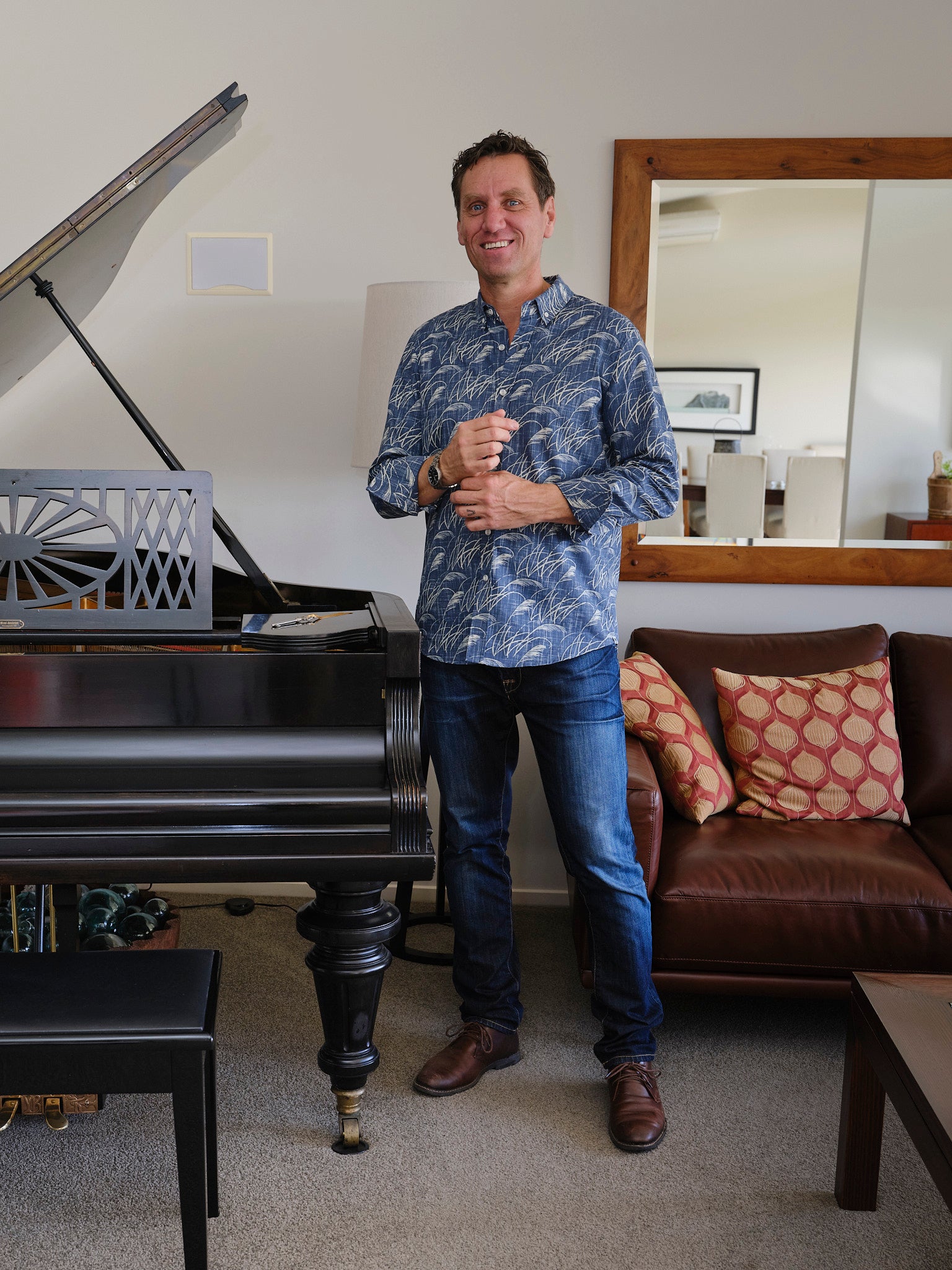 Men’s Toe Toe Kiwi Classic long sleeve shirt in blue featuring NZ native toetoe grass print – modern and breathable men’s shirt by Kaleo.