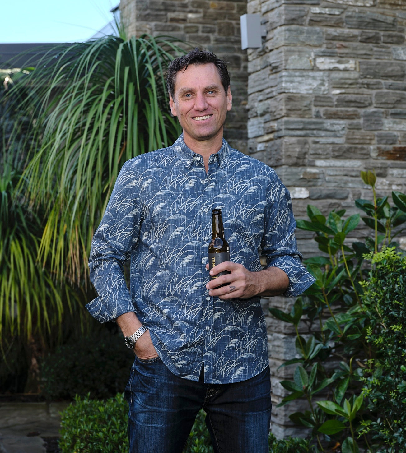 Men’s Toe Toe Kiwi Classic long sleeve shirt in blue featuring NZ native toetoe grass print – modern and breathable men’s shirt by Kaleo.