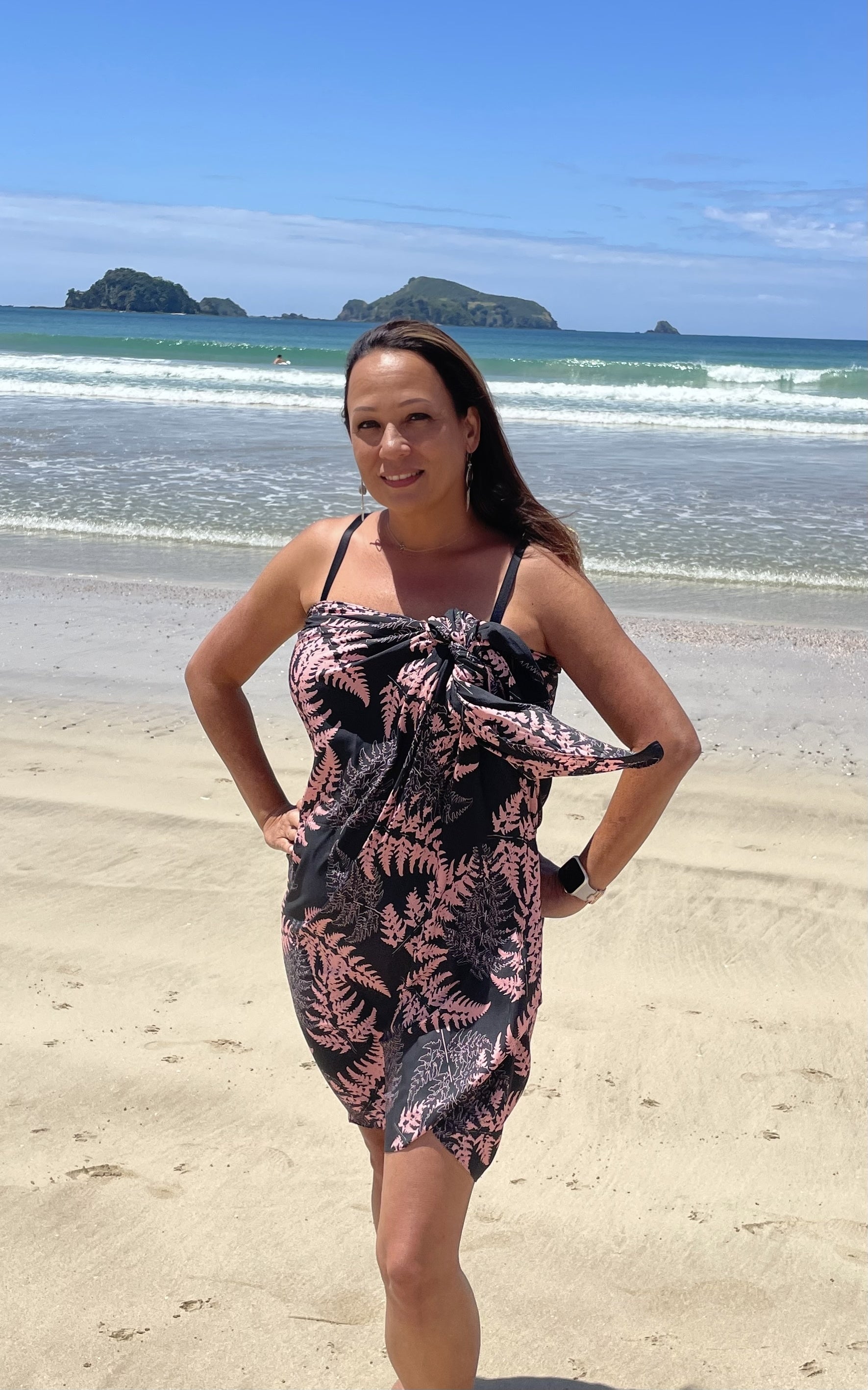 Elegant black sarong with soft pink silver fern print – lightweight beach cover-up inspired by New Zealand nature.
